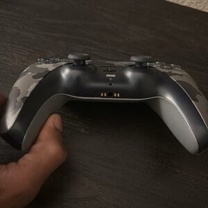 I’m selling my ps5 controller mind you the top arrow button does not work.
